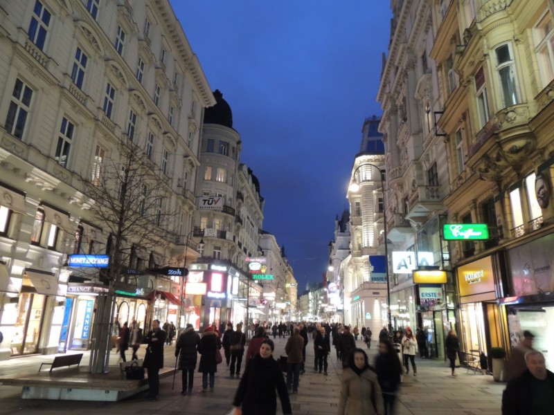 Busy viennese street, Vienna, Austria